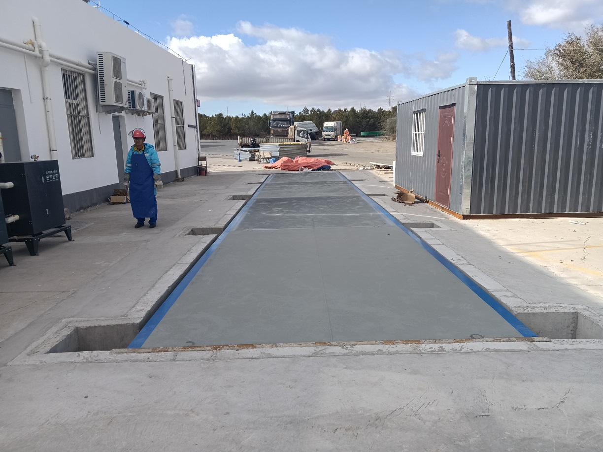 ��³�ƶ�������ͨ����վ100��3*18�׵ذ�